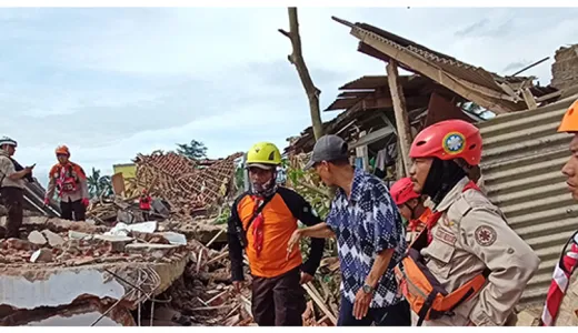 Indonesian Scouts aid earthquake search and rescue efforts