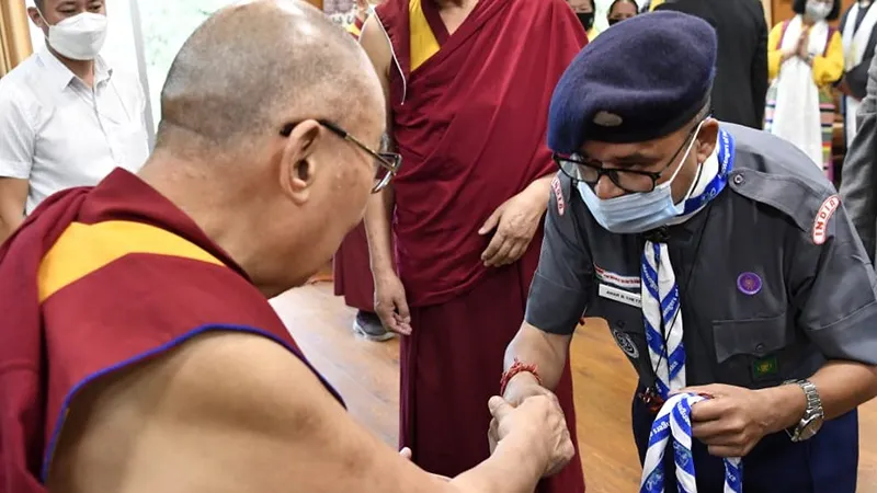 Scout highlights Messengers of Peace work to the Dalai Lama